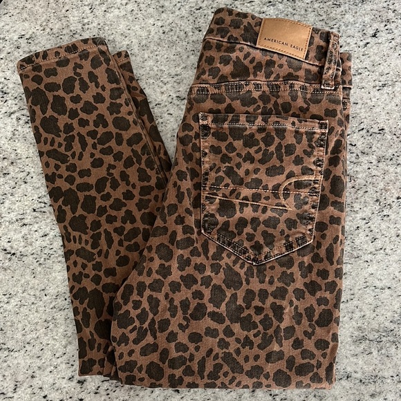AE - Leopard Curvy Hi Rise Jeggings - Picture 3 of 5